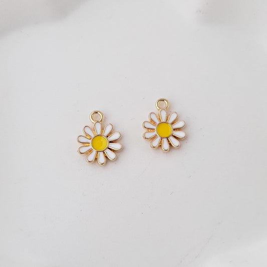 Petite White/Yellow Daisy Gold-Plated Enamel Charms, 10 Pieces