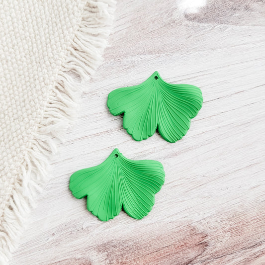 Kelly Green Ginkgo Leaf Pendants, 10 Pieces, Ginkgo #11