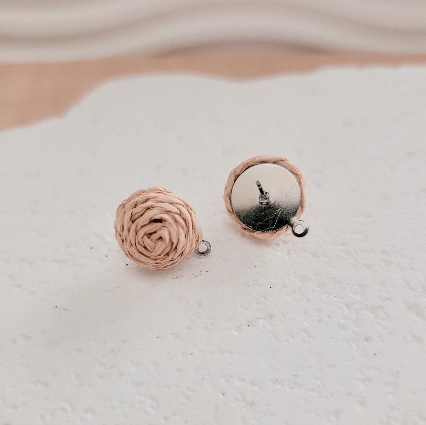 Light Natural 14mm Raffia Small Stud Topper, 1 Pair