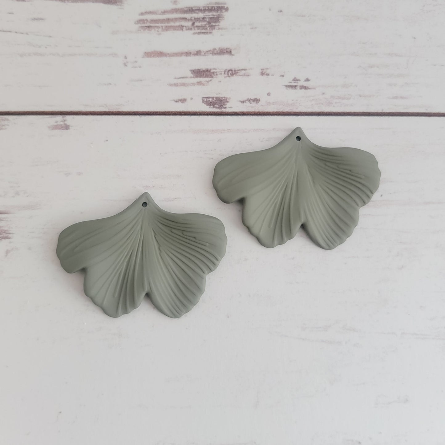 Warm Gray Ginkgo Leaf Pendants, 10 Pieces, Ginkgo #8