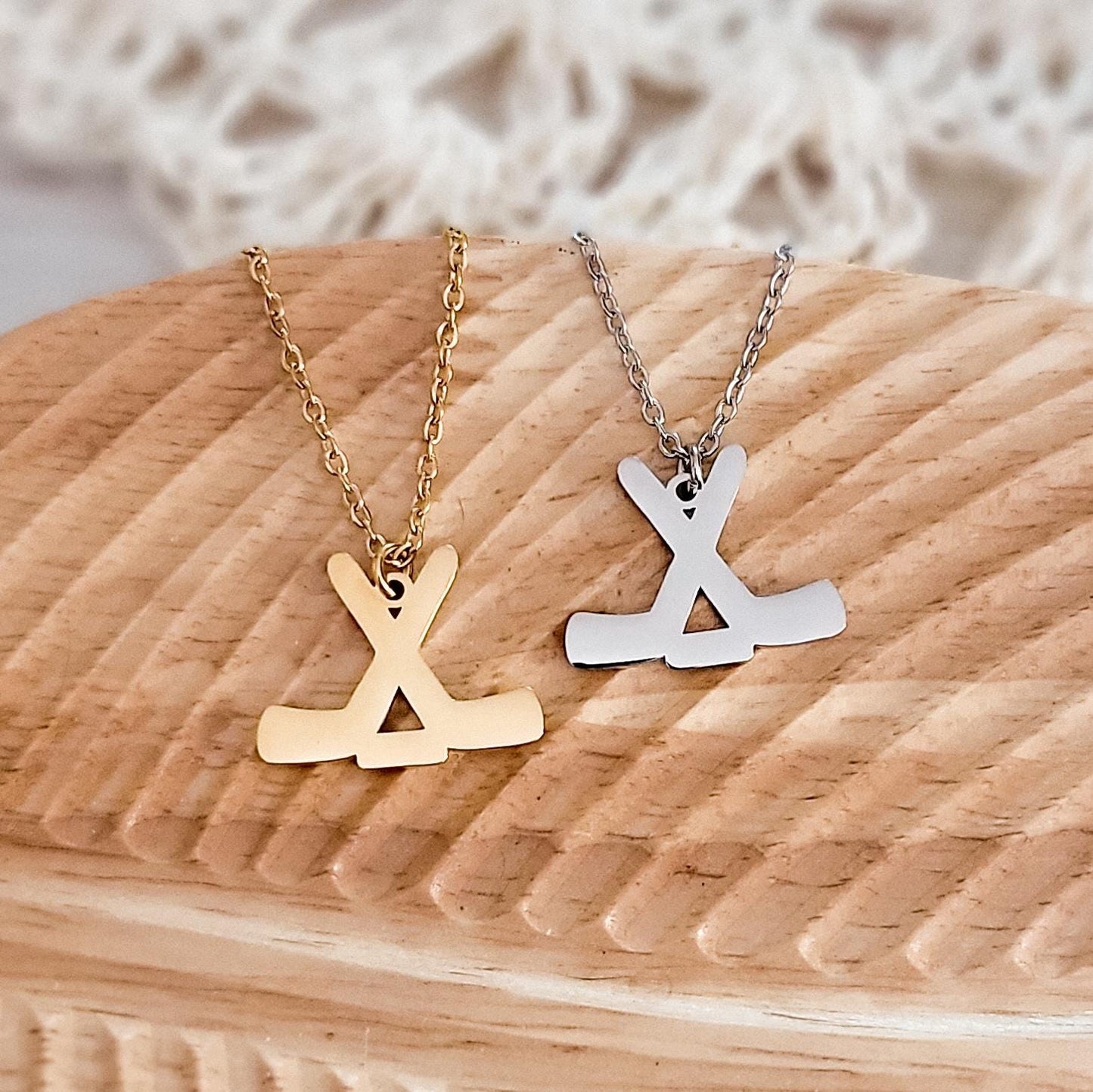 Ice Hockey Pendant Necklace (Silver or Gold), 1 Total, Metal Blank #86