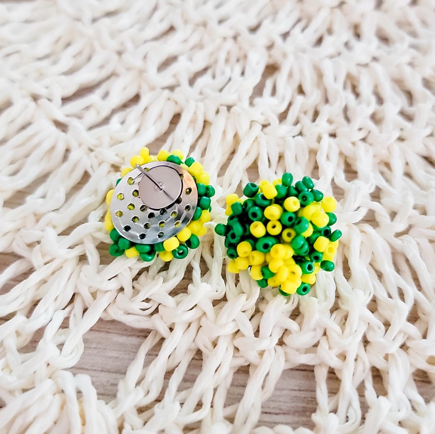 Kelly Green and Yellow Mix 15mm Small Seed Bead Topper, 1 Pair