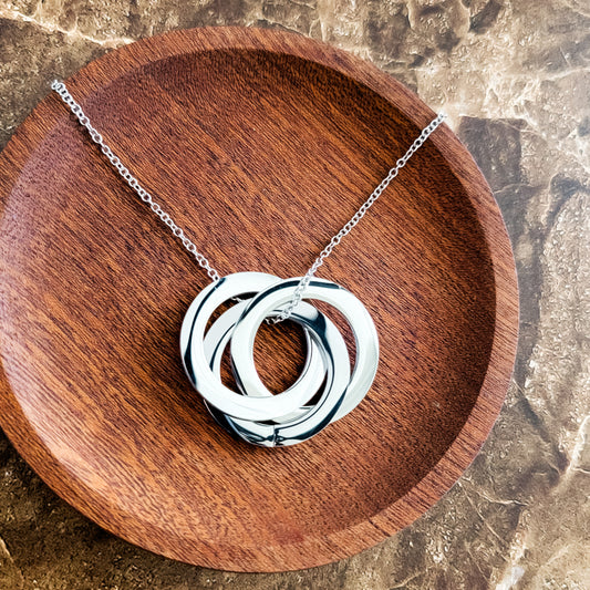 Interlocking Circle Trio Necklace (Silver), 1 Necklace Total, Metal Blank #143