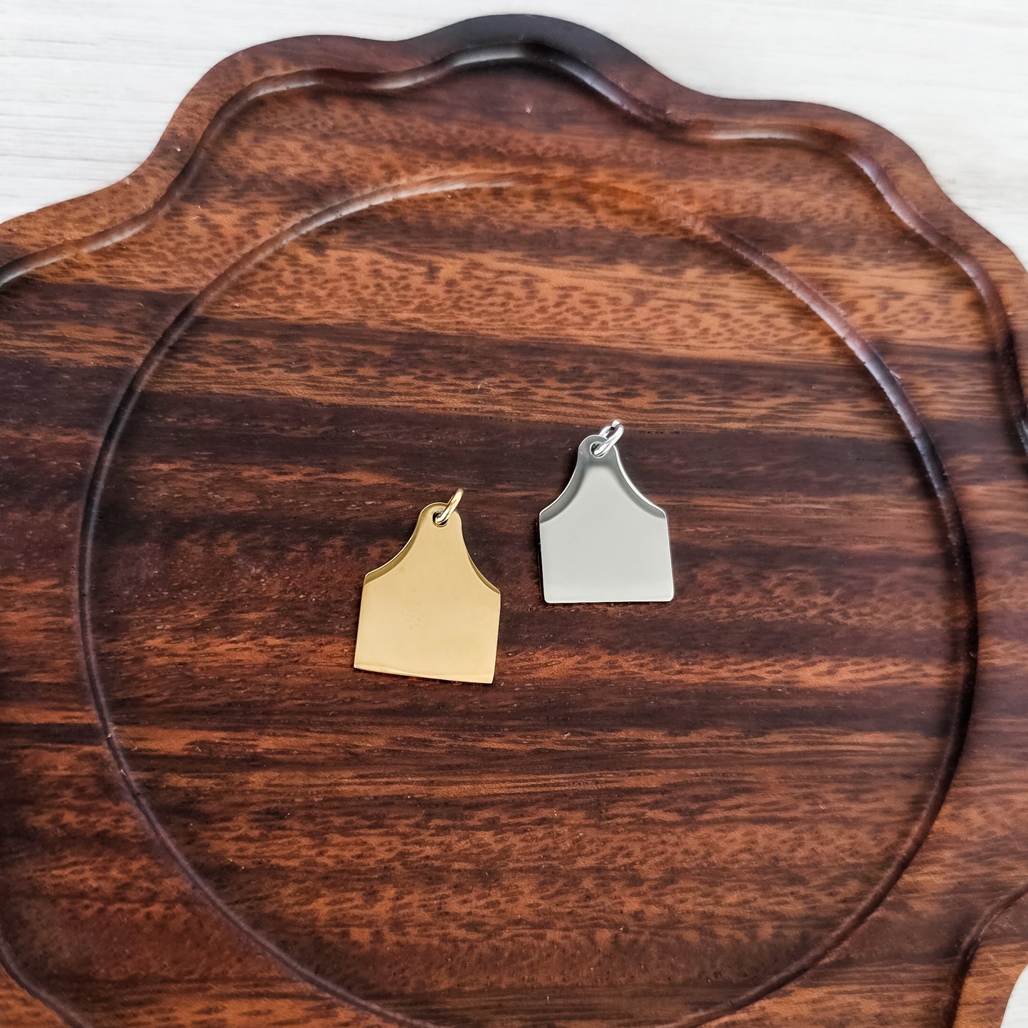 Cow Tag Pendants with Attached Jump Rings (Silver or Gold), 5 Total, Metal Blank #219