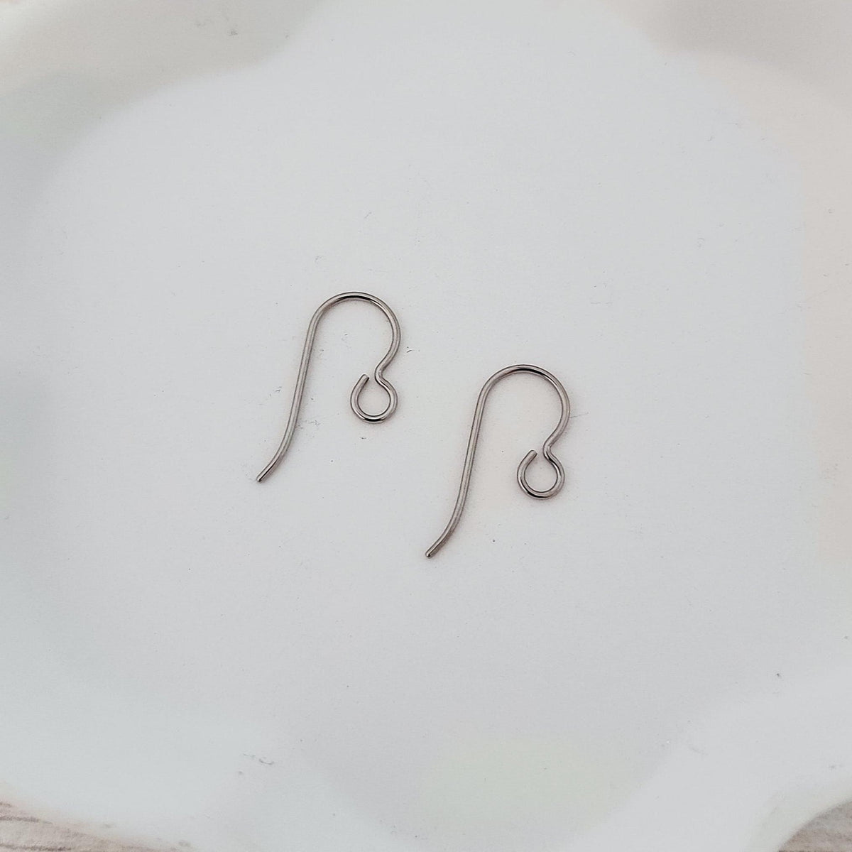 Grade 1 Titanium Ear Wires, 3mm Hole, 20 Pieces, Earring Hook #86