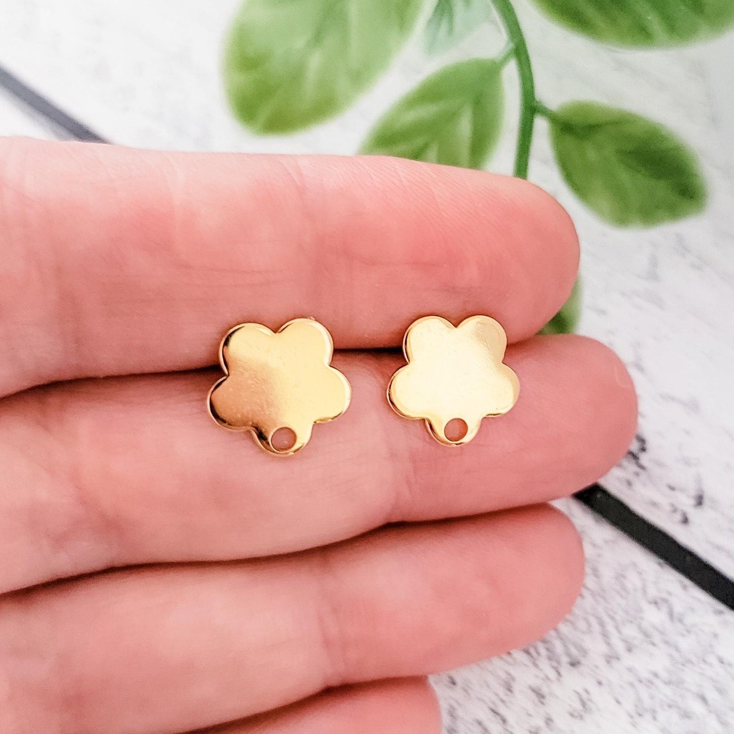 Closed Flower GOLD Stud Connectors with Loops, 10 pcs, Stud #79