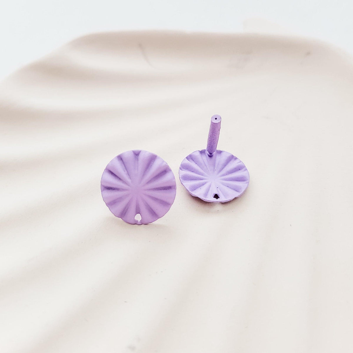 Light Purple Starburst Circle Stud Connectors (17 mm), 10 Pieces, Warehouse Event #28
