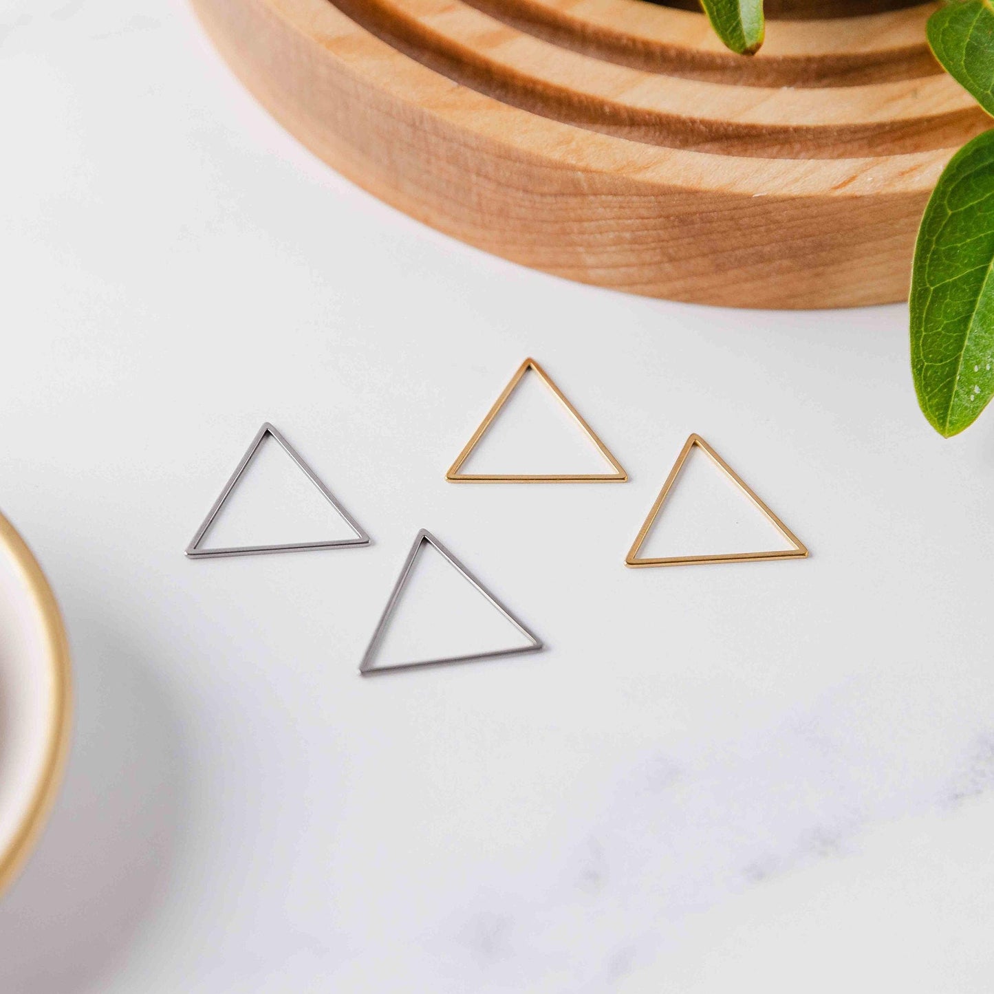 Silver Stainless Triangle Linking Rings (Smooth), 10 Pieces