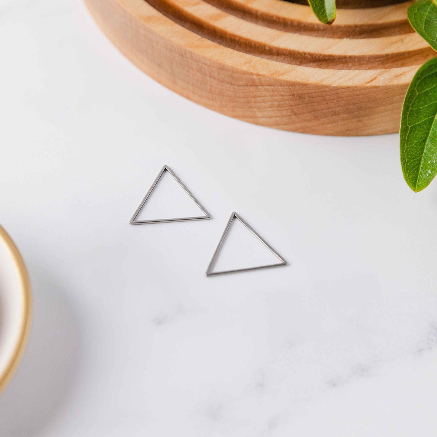 Silver Stainless Triangle Linking Rings (Smooth), 10 Pieces