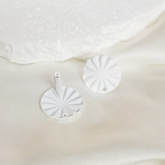 BRIGHT WHITE Starburst Circle Stud Connectors, 10 Pieces, Stud #76