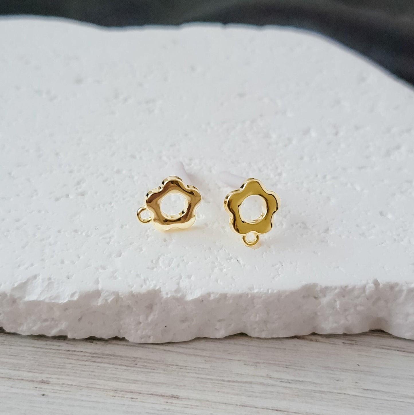 Open Flower GOLD Stud Connectors with Loops, 10 pcs, Stud #94